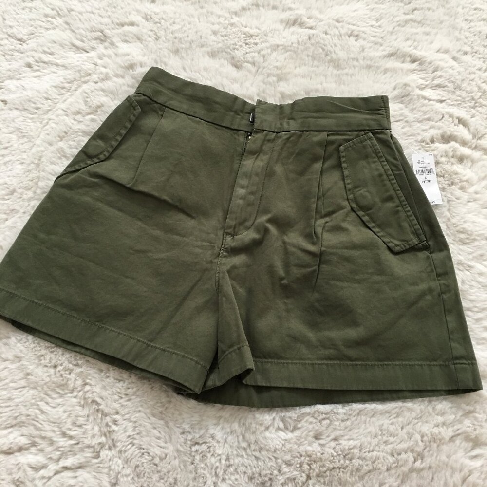 Gap High Rise Utility Shorts 0 Petite in Cypress Green